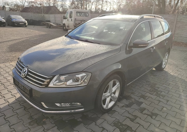 Volkswagen Passat cena 38900 przebieg: 213000, rok produkcji 2011 z Żychlin małe 596